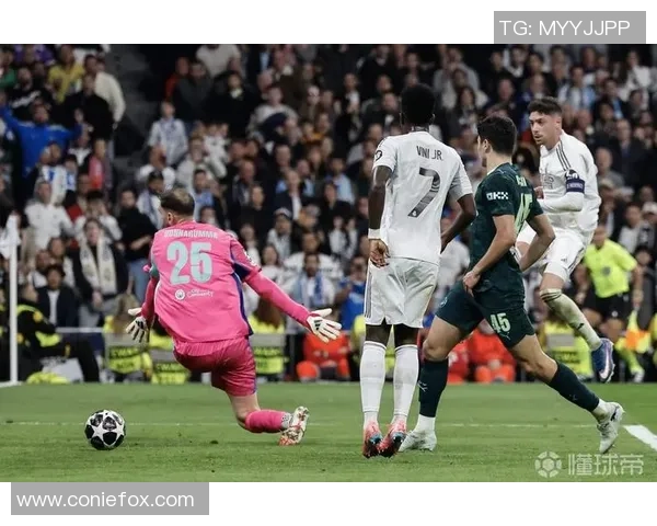 英超激战巴黎圣日耳曼狂胜那不勒斯四球绝杀瞬间引发全场沸腾